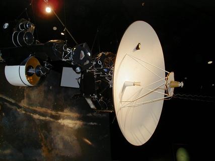 Voyager probe<br>Location: <a href="https://www.google.com/maps/search/?api=1&query=38.88817,-77.01987" target="_new">Smithsonian National Air and Space Museum</a>